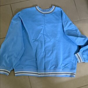 Woman’s Lululemon sweatshirt size L